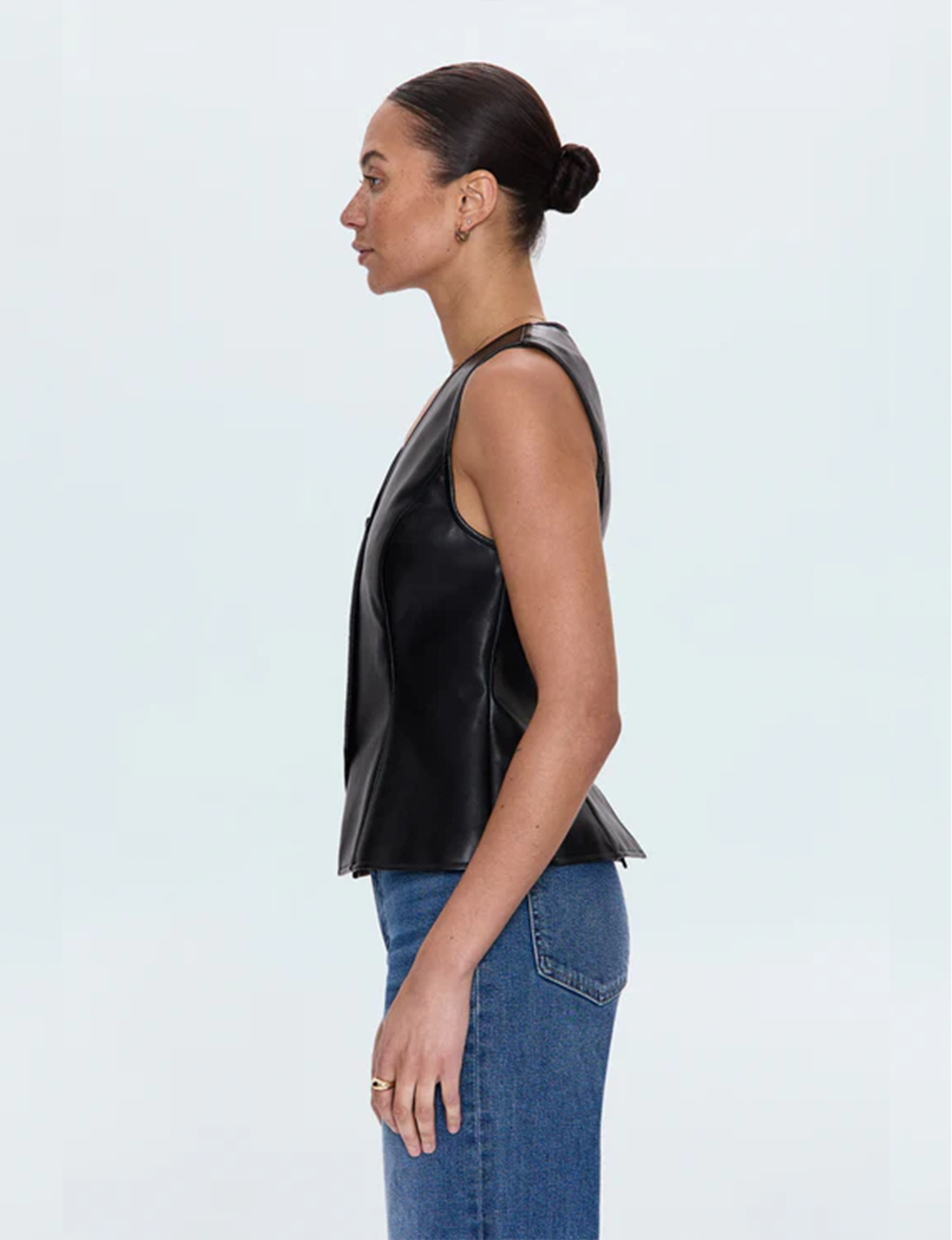 Danica Vest, Onyx