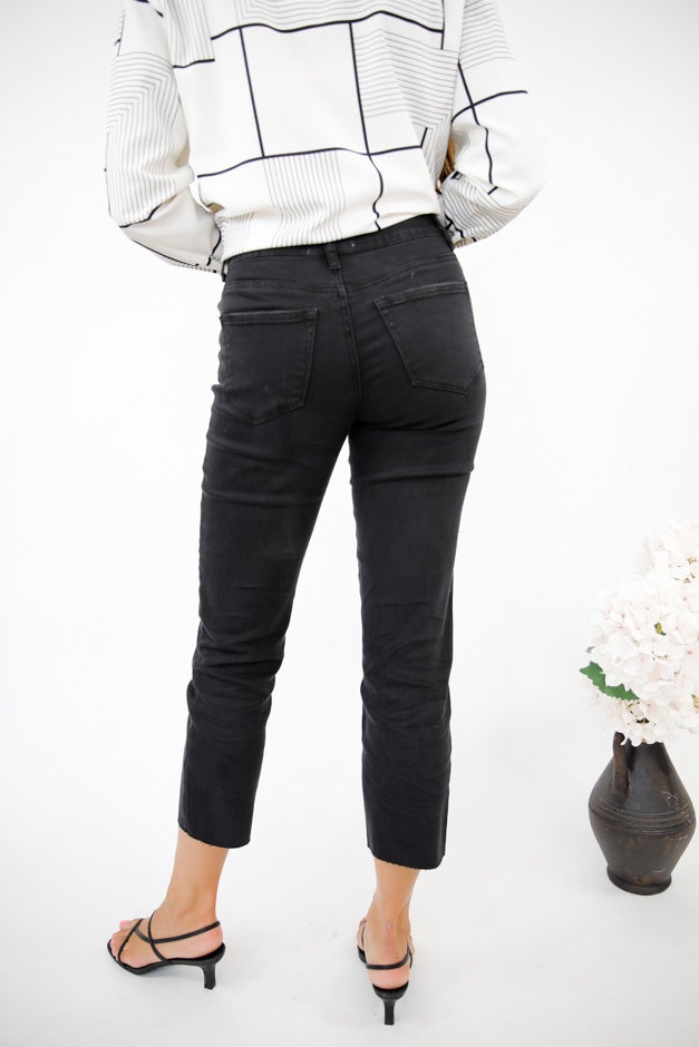 Everyday Essential Cropped Straight Jeans